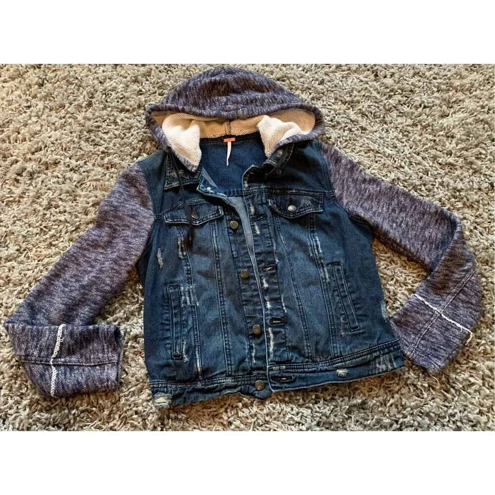 79 Free People Distressed Knit Denim Jean Jacket blue Indie Wash sz M BOHO - Picture 2 of 9